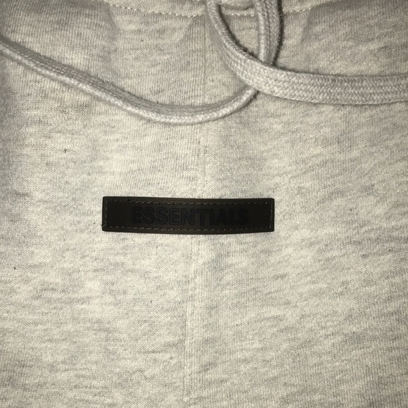 Essentials shorts - Picture 3 of 4